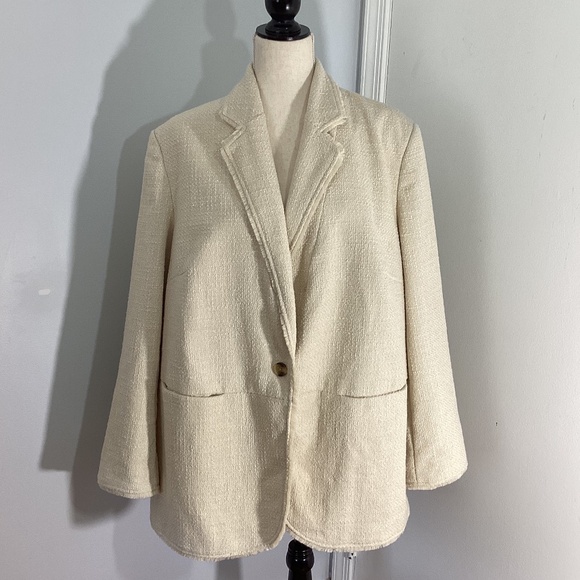 - NWT FUTURE COLLECTIVE PLUS 2XL CREAM BOUCLE BLAZER FRAYED EDGES ONE BUTT… - Picture 5 of 12